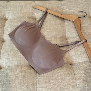 NWT Calvin Klein brand Invisibles lightly lined bralette size small